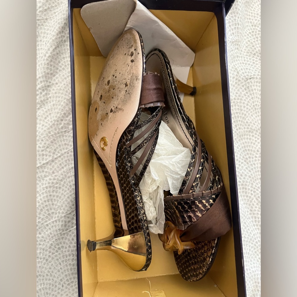 House of Dereon Sandal with small heel size 8 - Picture 3 of 5